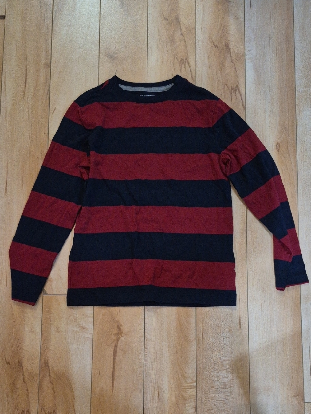 Biys Size 8 Old Navy Thin Long Sleeve Shirt in Navy & Red